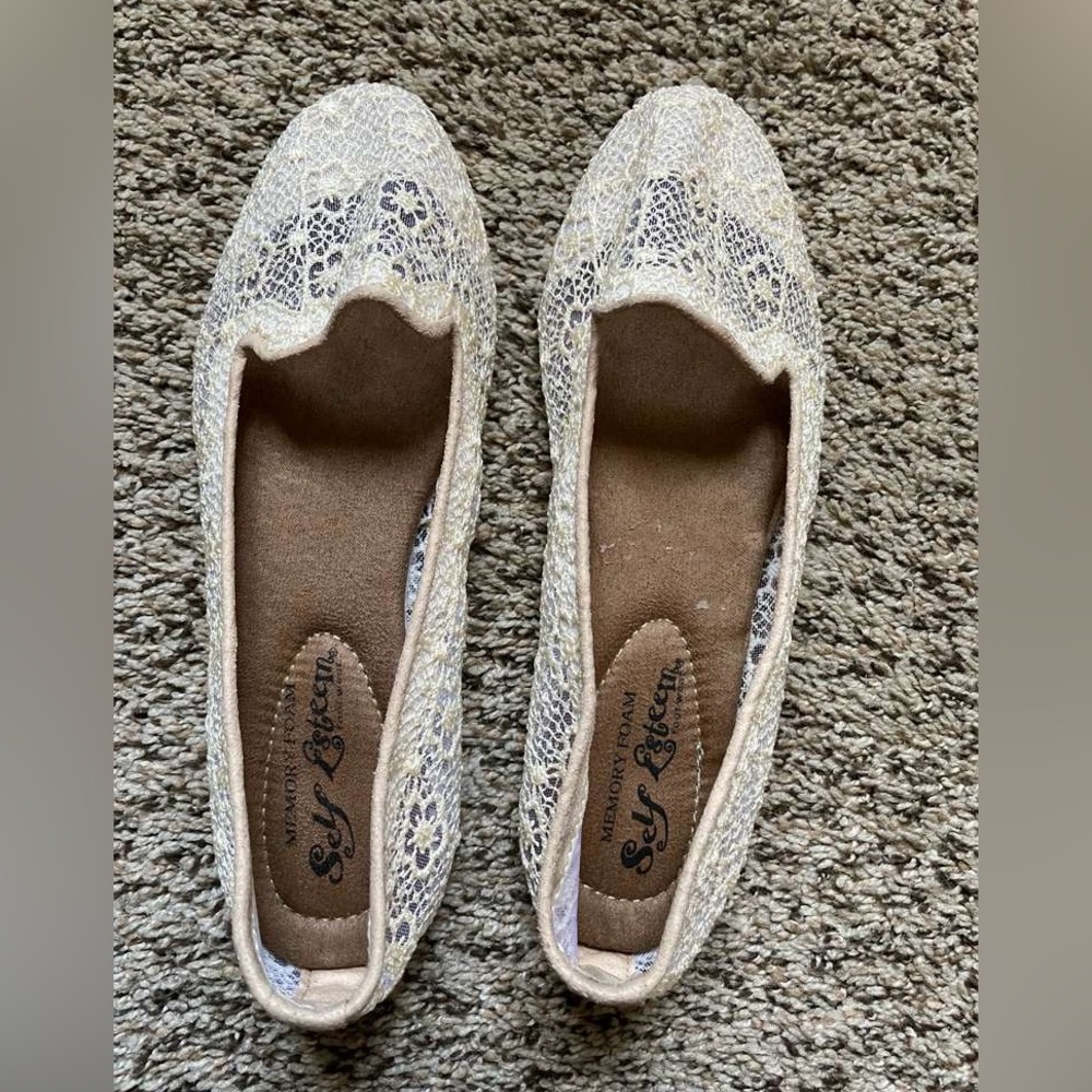 Self Esteem Women's Beige Lace Flats